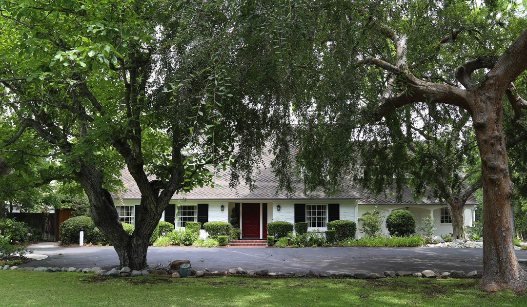 Episcopal residence in a TV ad